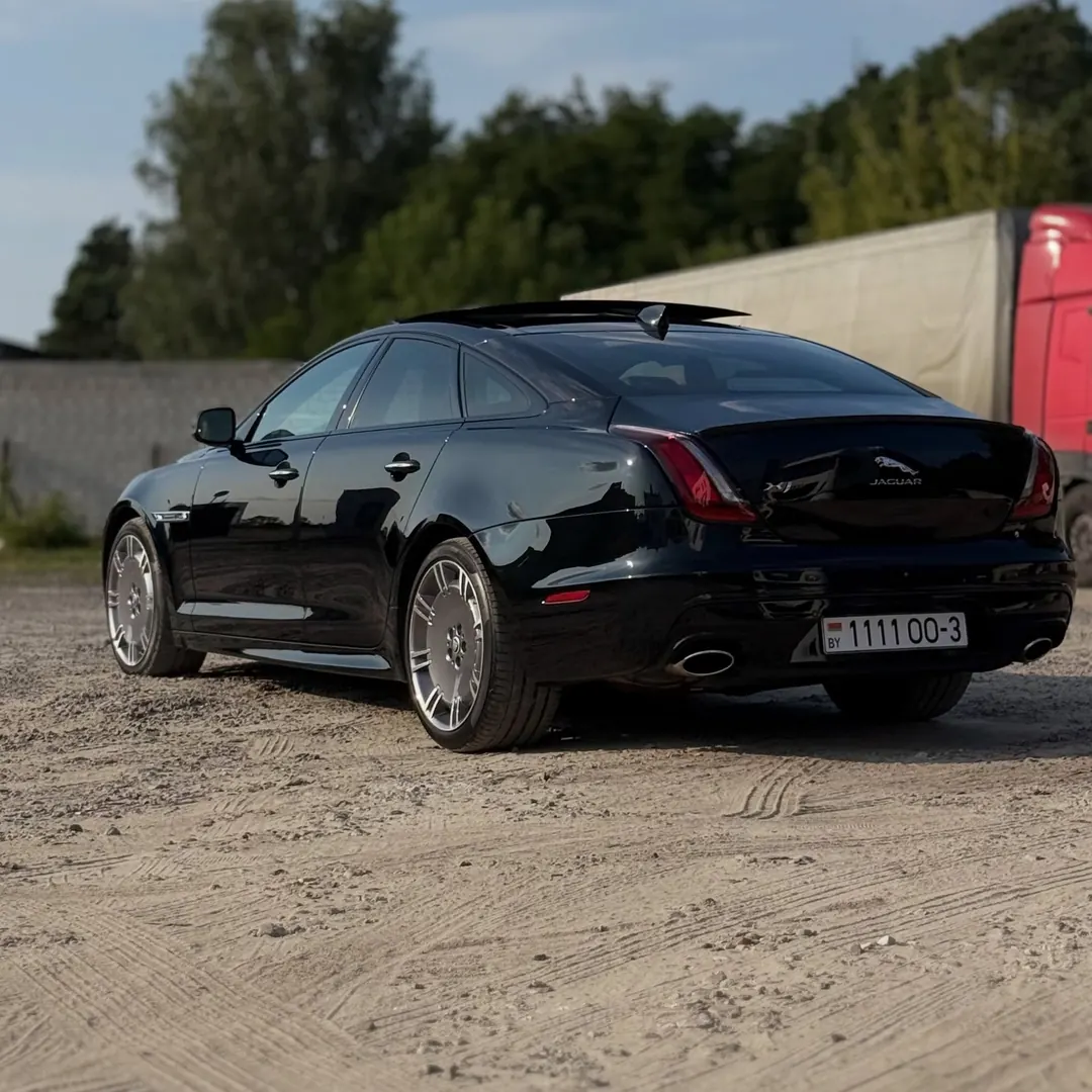 Jaguar XJ