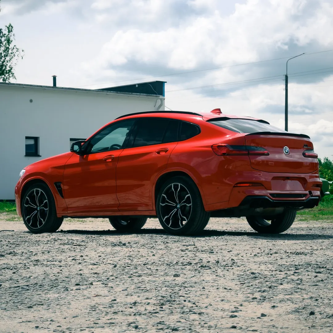 BMW X4 M Competition сбоку